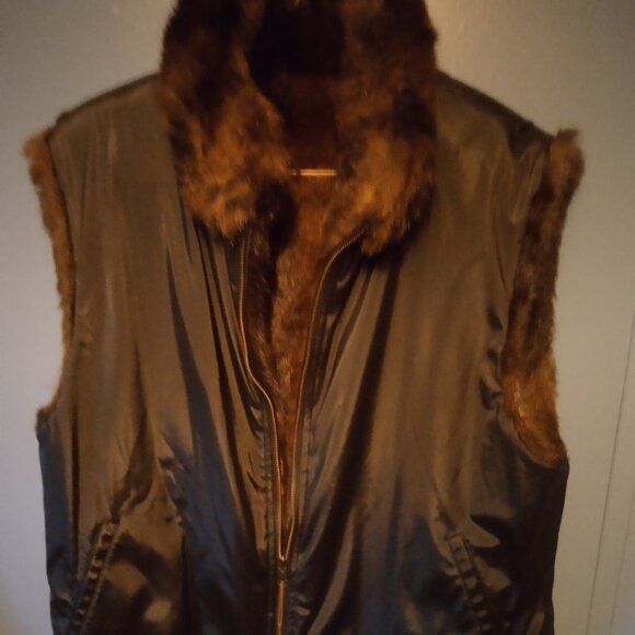 Reversible for vest size large. - Picture 2 of 3